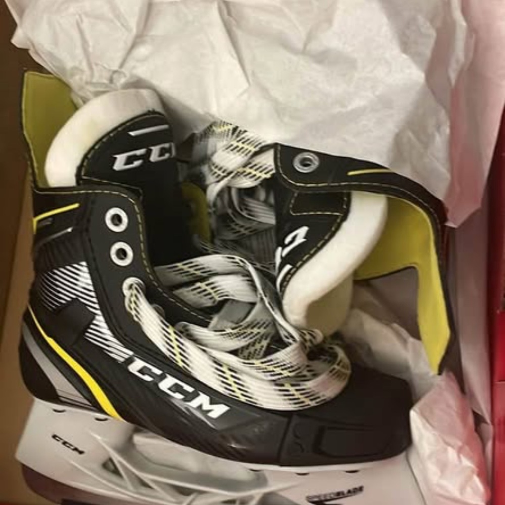 BRAND NEW youth boy girl ccm tacks 9360 ice skates skating size 1 D - Picture 4 of 5